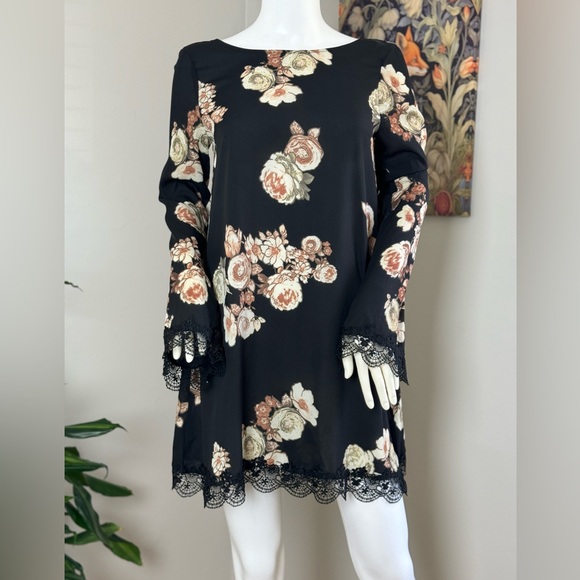 Forever 21 Contemporary Black Floral Lace Dress Size Small - Picture 1 of 13